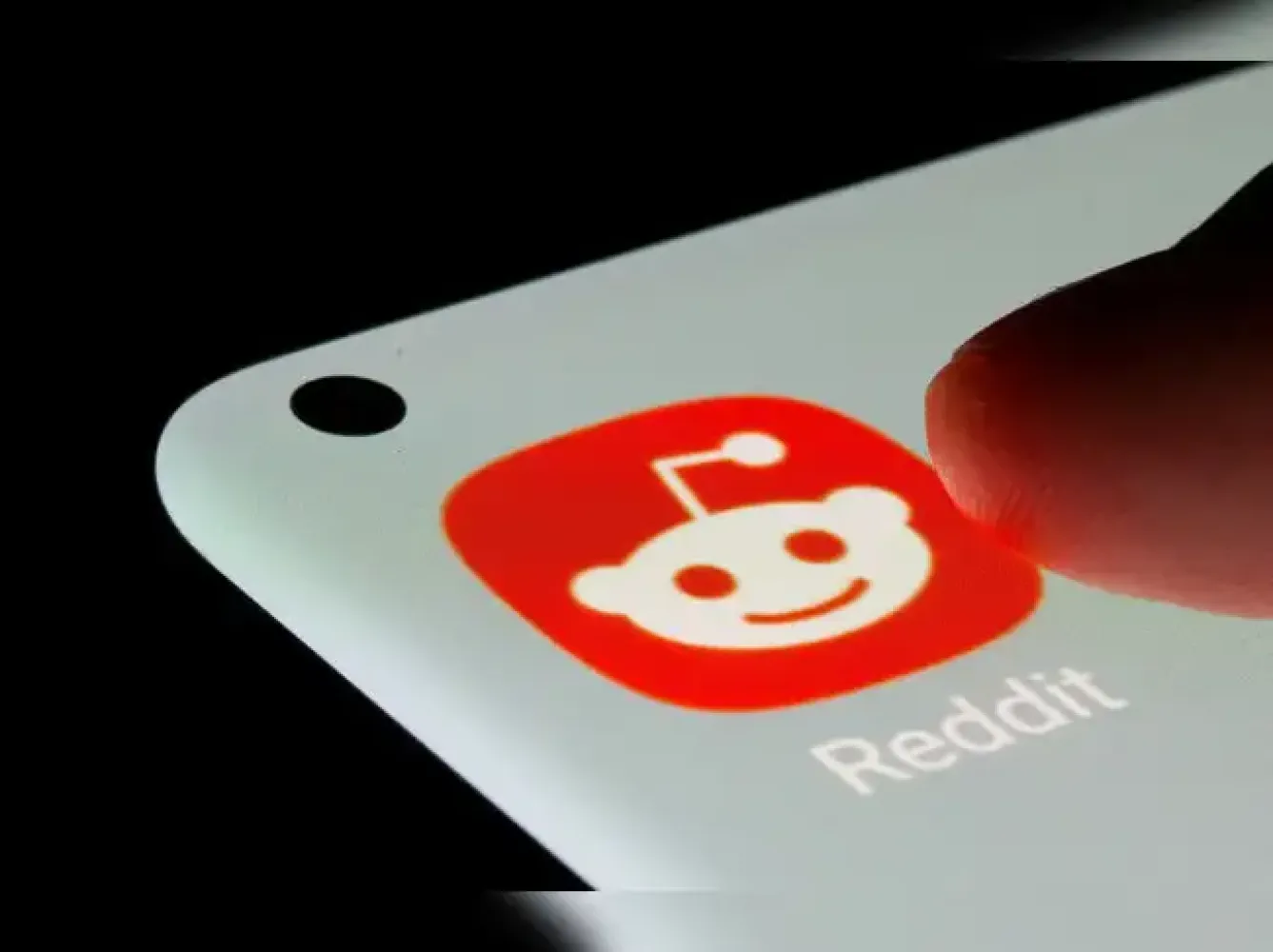  Reddit запустил ИИ-инструменты для анализа обсуждений и рекламы