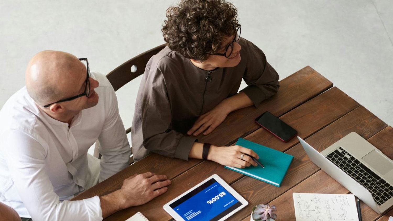  LumApps и Beekeeper объединяются для создания AI-управляемой платформы сотрудников